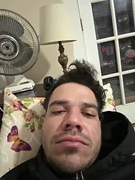 Dayel0 online show from February 24, 7:25 pm