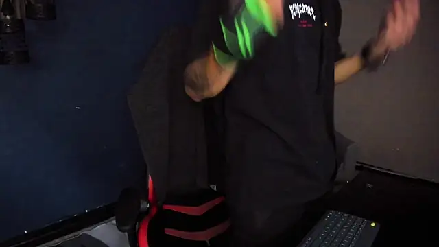 DanteLuxx online show from April 6, 3:47 am