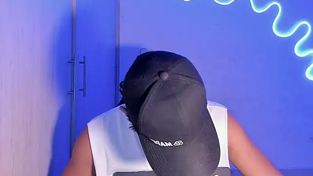 jossi12345j online show from April 16, 5:29 am