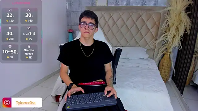 TylerCross  online show from April 5, 9:11 pm