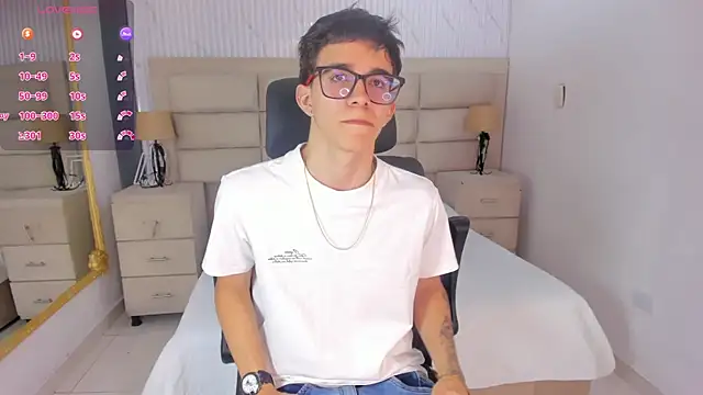 TylerCross  online show from April 15, 8:09 pm