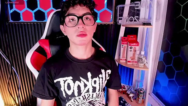 Cristopher Wild online show from April 30, 8:57 pm