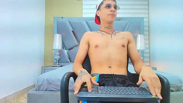 HENRY GREEN2 online show from March 28, 7:58 pm