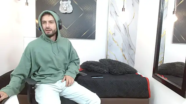 KingOfTemptation online show from April 6, 4:20 am