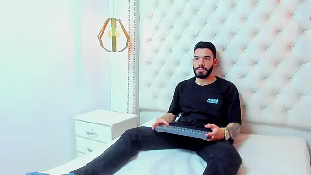 JEAN LEWIS2 online show from April 18, 8:53 pm