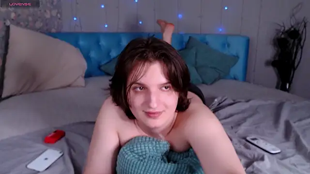 delalex online show from March 12, 8:05 pm