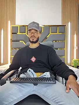 Oliver bigblack cock online show from March 31, 6:20 pm