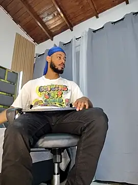 Oliver bigblack cock online show from April 27, 6:24 pm