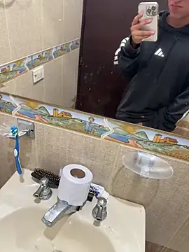 Elcolombianoo online show from April 20, 7:22 am