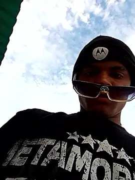 spittingpig1 online show from April 27, 10:56 am