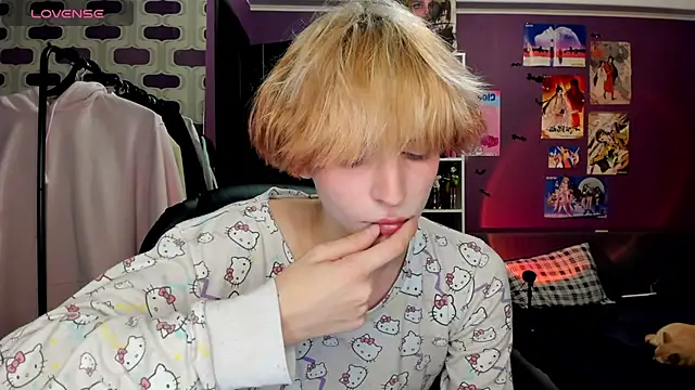 sweet peach    online show from July 6, 6:54 pm