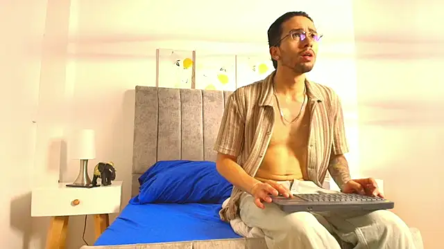 Kendy Lians online show from March 24, 11:59 am