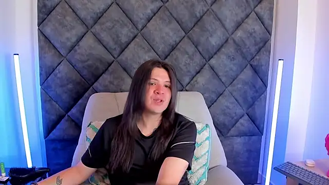 MatthewDavis  online show from April 22, 11:48 am