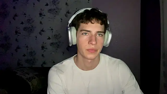 tripiboich9ik online show from March 27, 9:16 pm