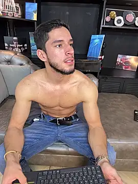 axel tone online show from March 31, 9:49 pm