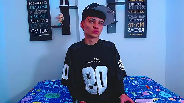 milo hot  online show from March 31, 7:59 pm