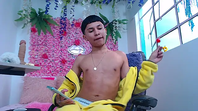 Thiagorincon22 online show from March 31, 9:27 pm