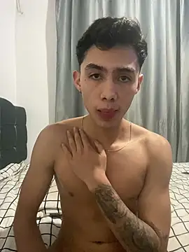 Snapshot of jmaxter chatting on April 13, 5:08 am jmaxter online show from April 13, 5:08 am