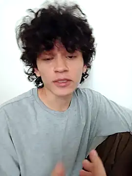 normalboy16 online show from April 1, 6:27 pm