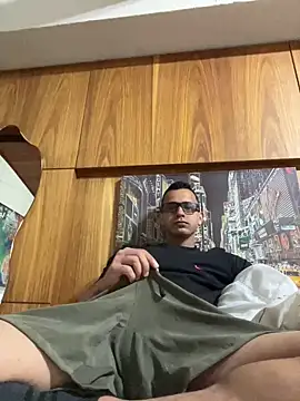 LucasGostoso30 online show from April 11, 6:33 pm