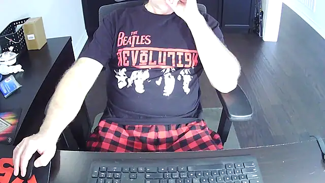 Shalun2000 online show from April 11, 3:15 pm