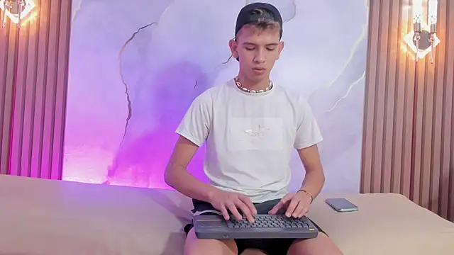 Ethanhot os online show from April 6, 9:04 pm