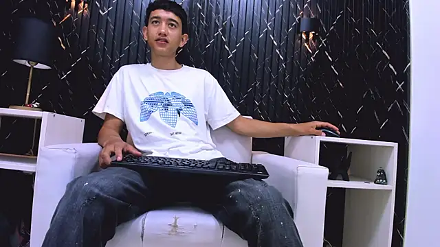 SmoothLatin  online show from April 7, 2:17 pm