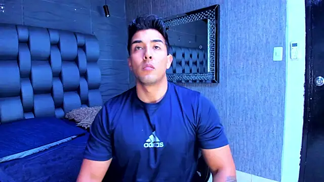 alangreek1 online show from April 27, 10:37 pm