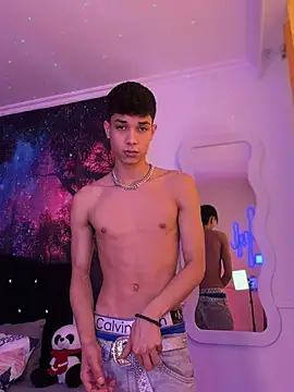 RoughDiamond  online show from August 5, 10:04 pm