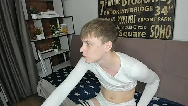 TwinkWhite online show from May 19, 9:10 pm