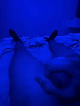 AlphaDesir online show from April 11, 4:43 pm