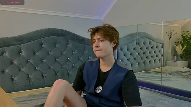 Mark Ian  online show from April 29, 5:30 pm