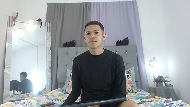 PhillipCox online show from June 8, 1:23 pm
