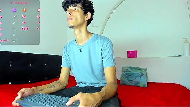 liammendoza98 online show from May 23, 12:21 pm