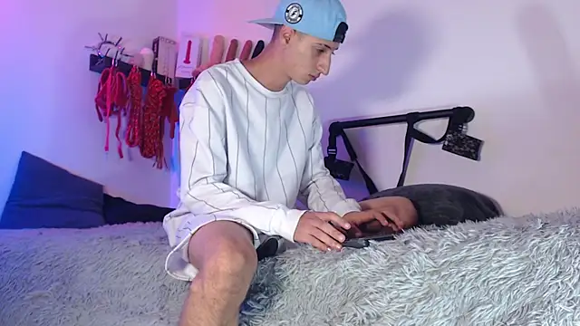 aronleblanc  online show from May 1, 10:51 am