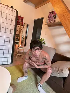 Tattooeddig online show from May 4, 9:05 pm