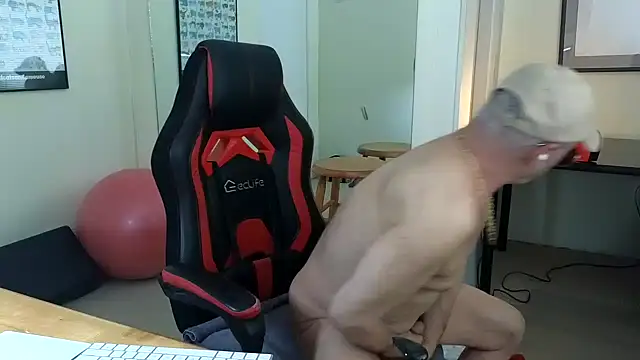 hotdadbod online show from March 17, 8:30 pm