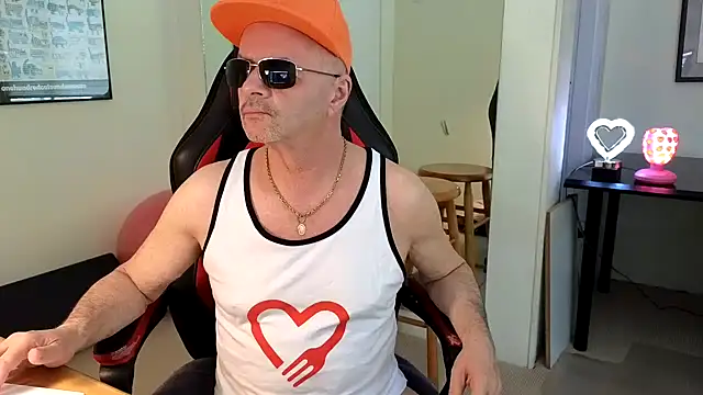 hotdadbod online show from January 17, 9:21 pm