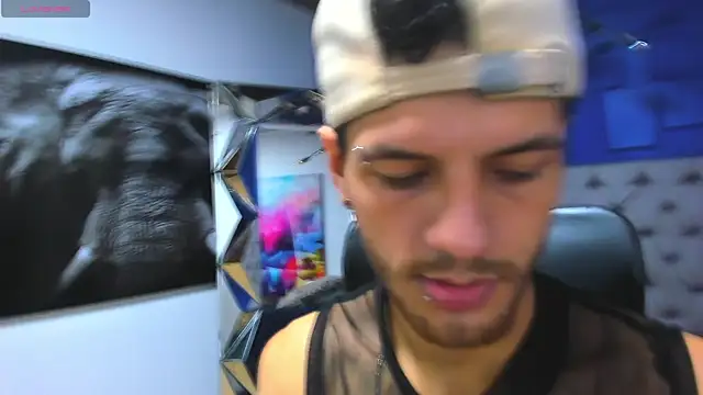 CHRIS GREY online show from July 7, 12:09 pm