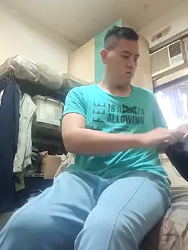 Eggyolk725 online show from June 6, 2:17 am
