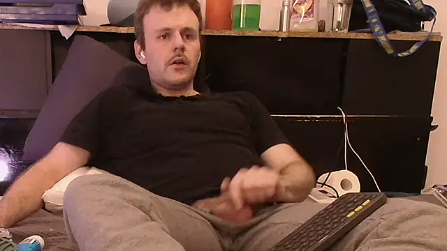 kinkyboipig online show from June 17, 7:43 am