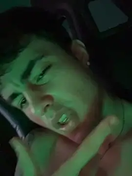 hugitolopez online show from June 20, 11:43 pm