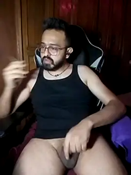 freakkydessi online show from July 8, 7:18 pm