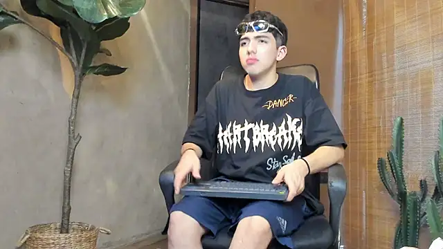 AxelStong online show from July 18, 1:38 pm