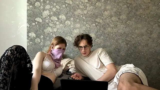 EseniaCouple  online show from July 30, 5:18 am
