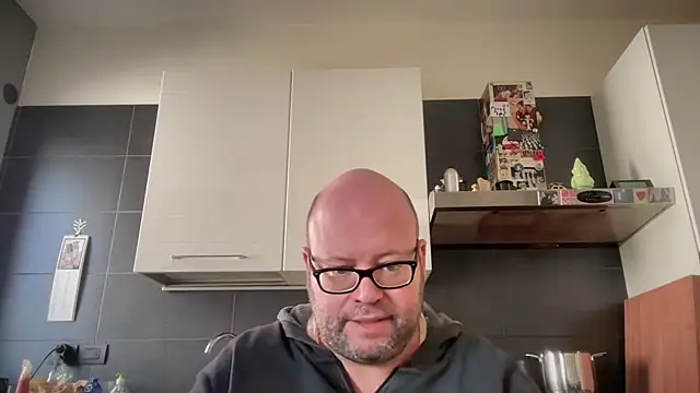 theitalianbear online show from October 3, 11:48 am