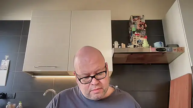 theitalianbear online show from February 4, 11:05 am