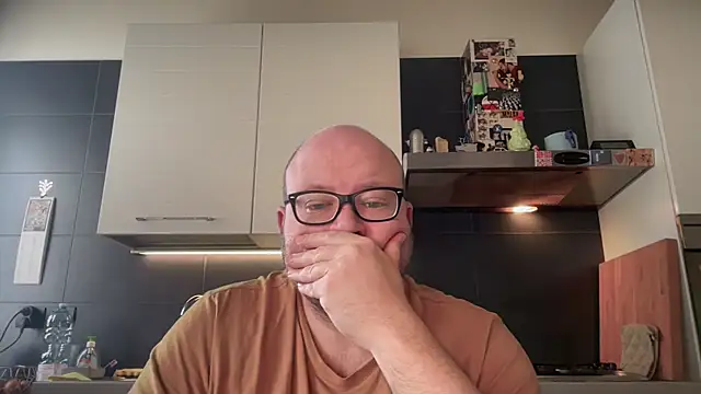 theitalianbear online show from March 23, 6:37 am