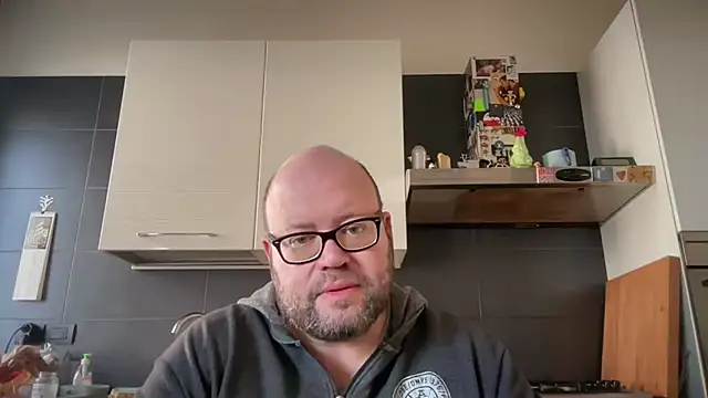 theitalianbear online show from December 18, 11:24 am