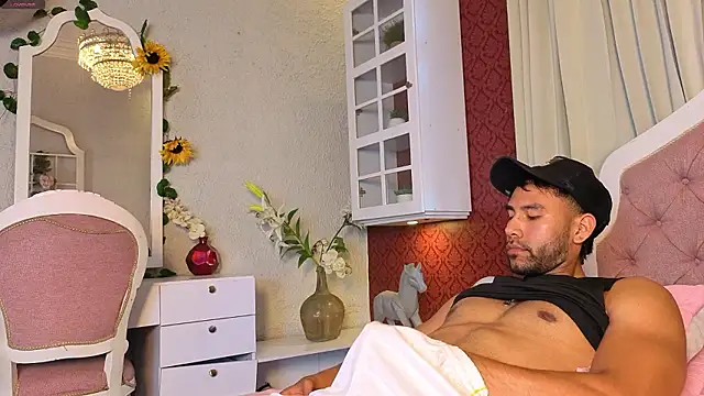 AronnCruz online show from July 29, 10:20 pm
